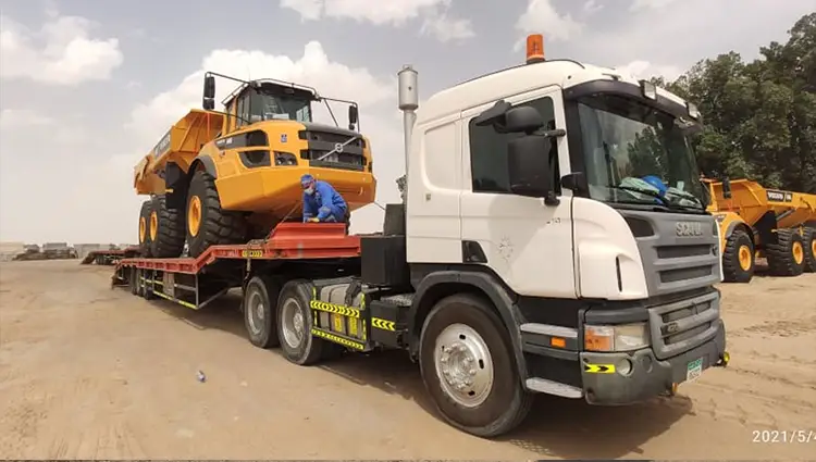 Flatbed truck for rent in dubai